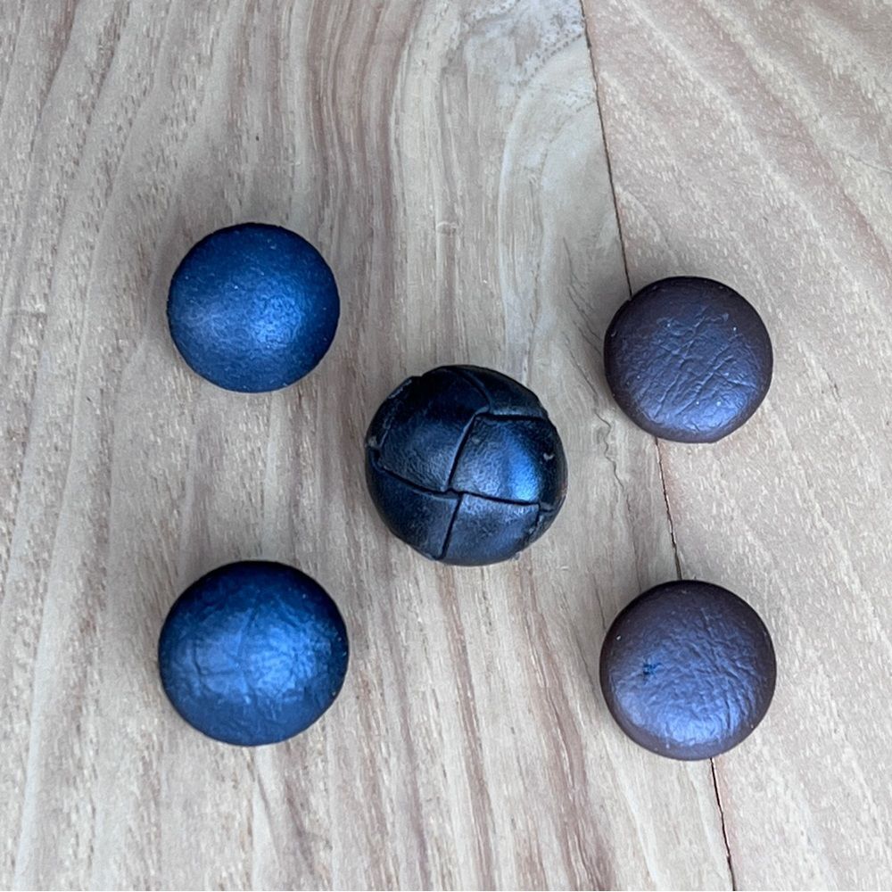 5/$20 Five Buttons Vinyl/Leather Black Brown 3/4"-7/8''